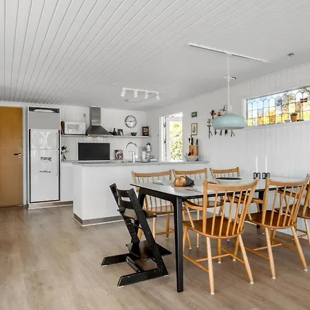 3 Bedroom Beautiful In Brenderup Fyn Vedelshave